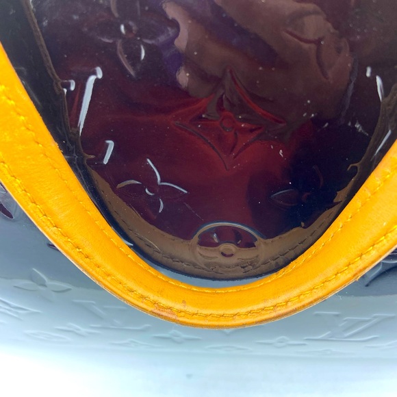 Louis Vuitton Bre Vernis Burgundy Patent Leather Shoulder Bag. - Picture 11 of 16